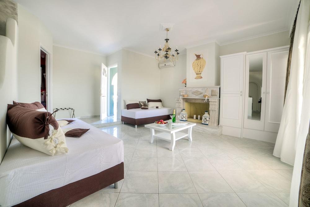 Agios Georgios  Pantheon Hotel מראה חיצוני תמונה