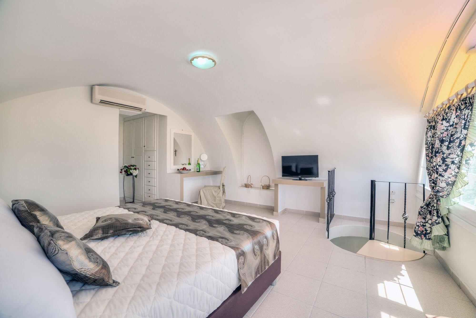 Agios Georgios  Pantheon Hotel מראה חיצוני תמונה