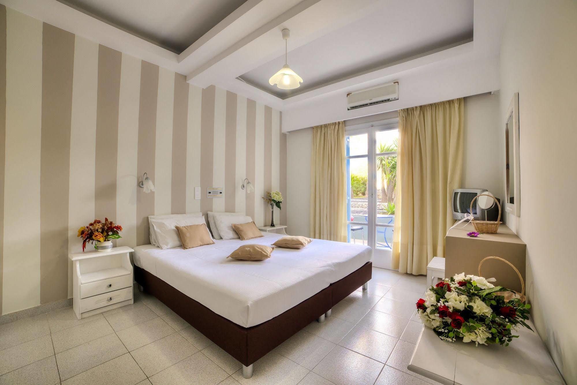 Agios Georgios  Pantheon Hotel מראה חיצוני תמונה