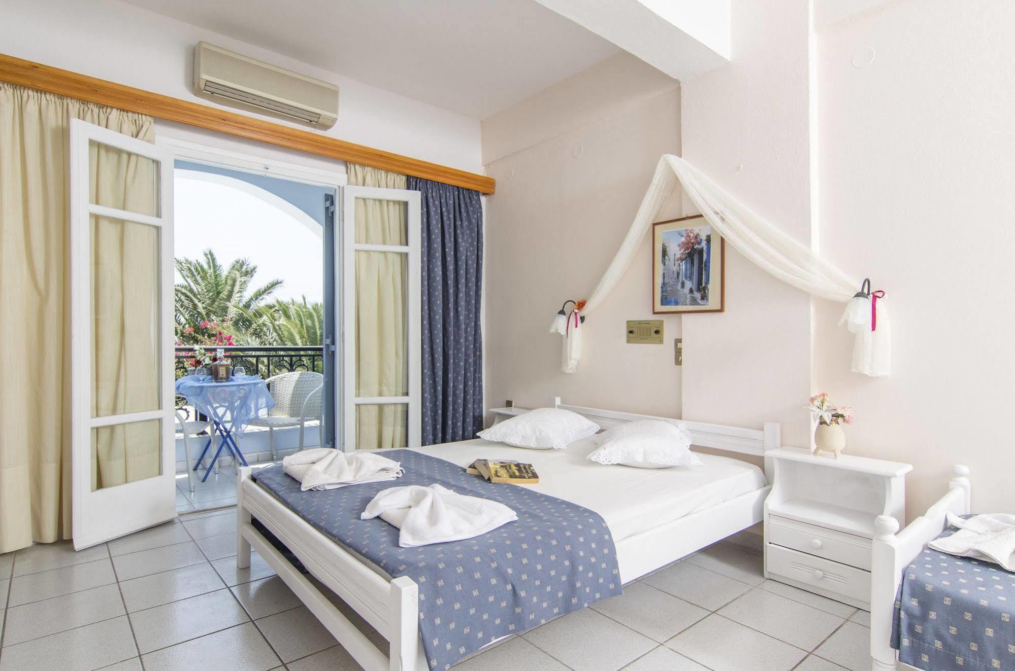 Agios Georgios  Pantheon Hotel מראה חיצוני תמונה